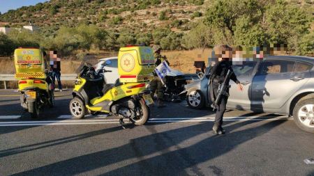 حادث سير خطير بين مركبتين فلسطينة واسرائيلية 